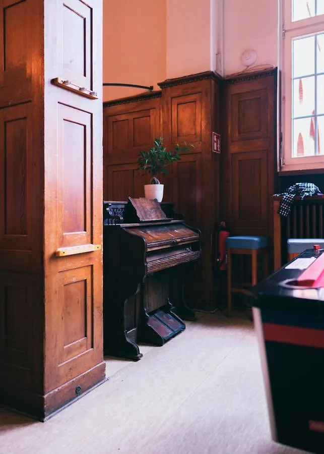 Three Little Pigs Hostel - Your Berlin Castle Germany
