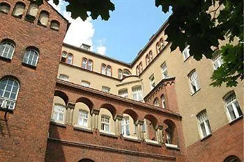 Three Little Pigs Hostel - Your Berlin Castle
