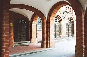 Three Little Pigs Hostel - Your Berlin Castle 0*,