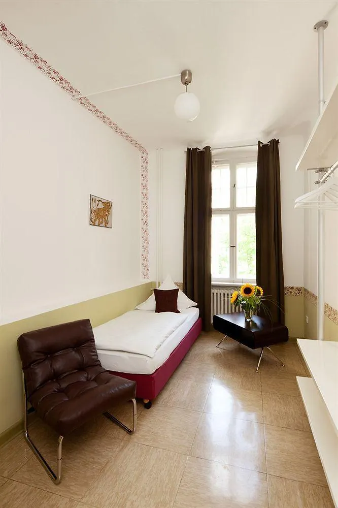 Three Little Pigs Hostel - Your Berlin Castle