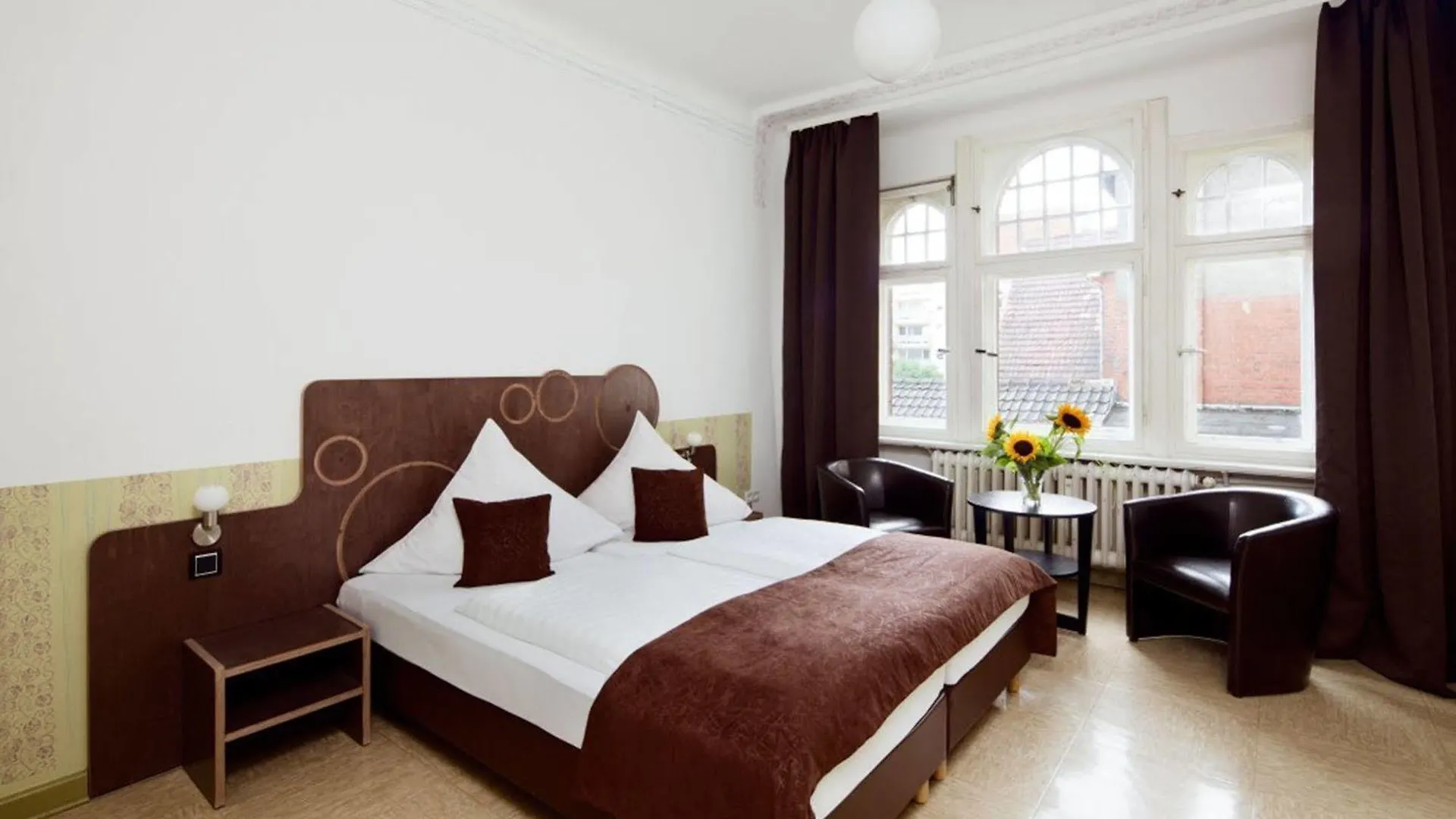 Three Little Pigs Hostel - Your Berlin Castle 0*,