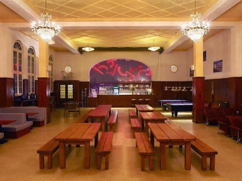 Three Little Pigs Hostel - Your Berlin Castle
