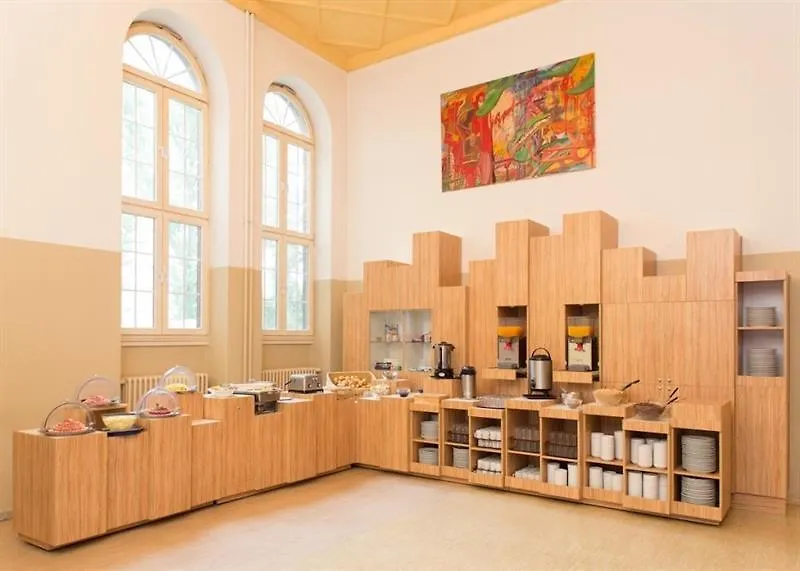 Three Little Pigs Hostel - Your Berlin Castle